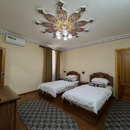 בוקורו Old Gate Family Guest House מראה חיצוני תמונה
