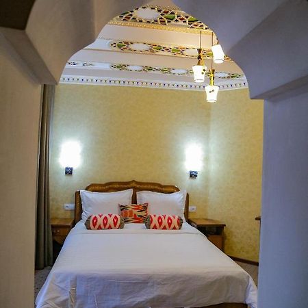 בוקורו Old Gate Family Guest House מראה חיצוני תמונה