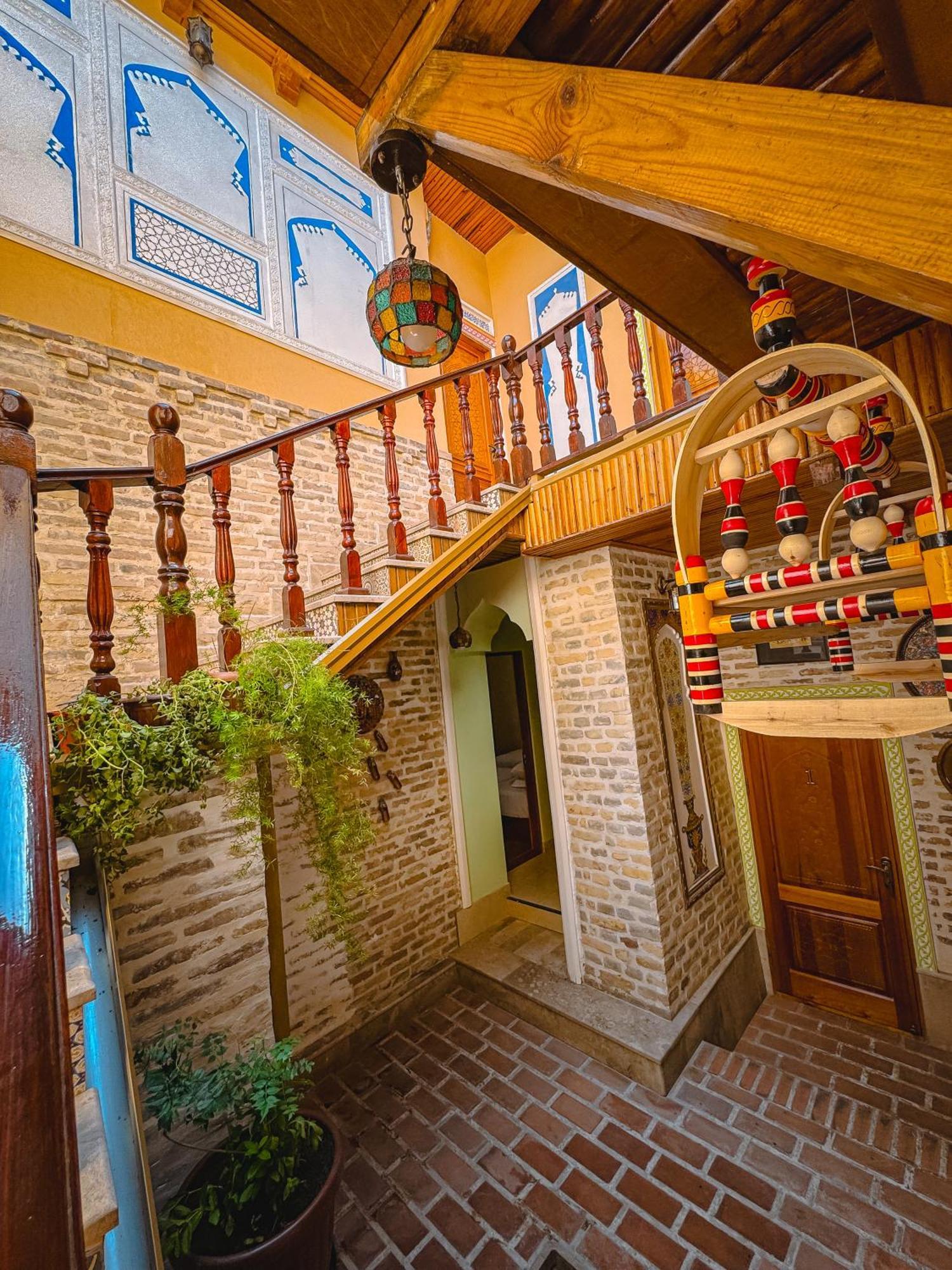 בוקורו Old Gate Family Guest House מראה חיצוני תמונה