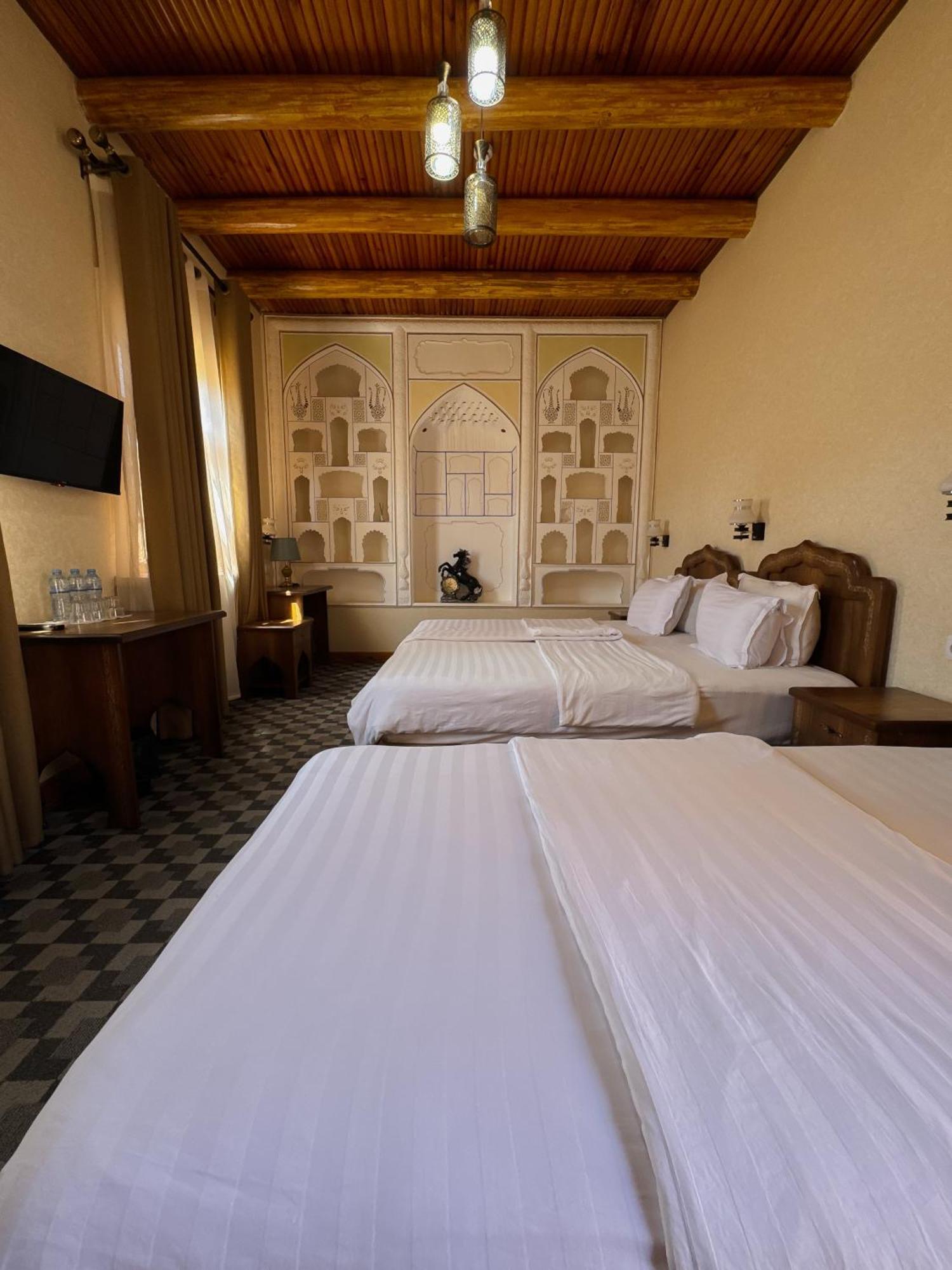 בוקורו Old Gate Family Guest House מראה חיצוני תמונה