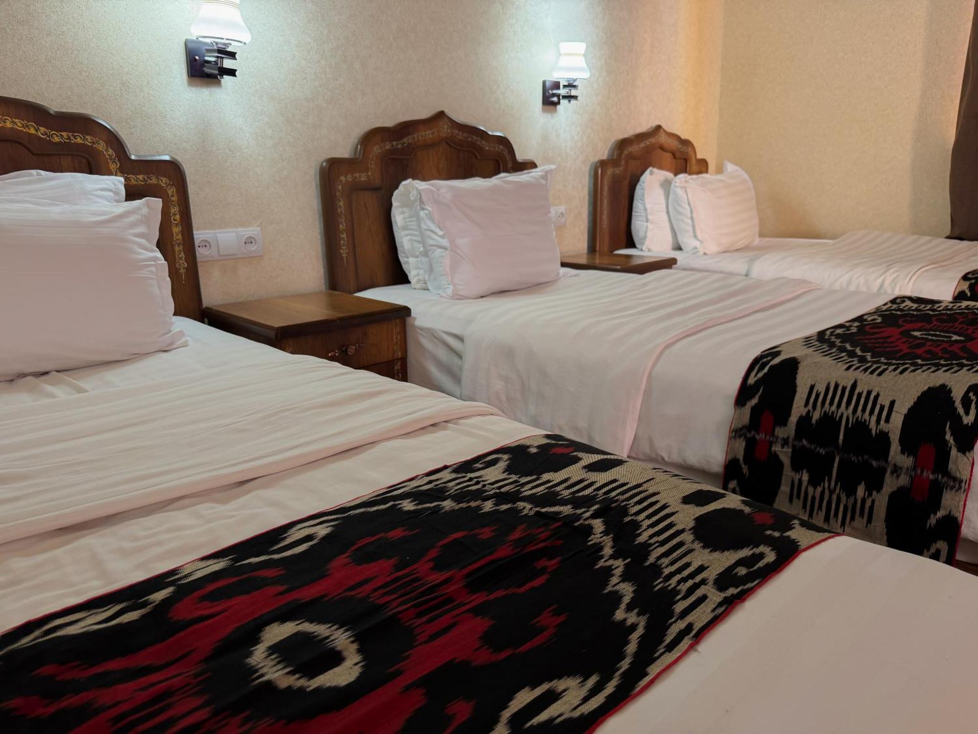 בוקורו Old Gate Family Guest House מראה חיצוני תמונה