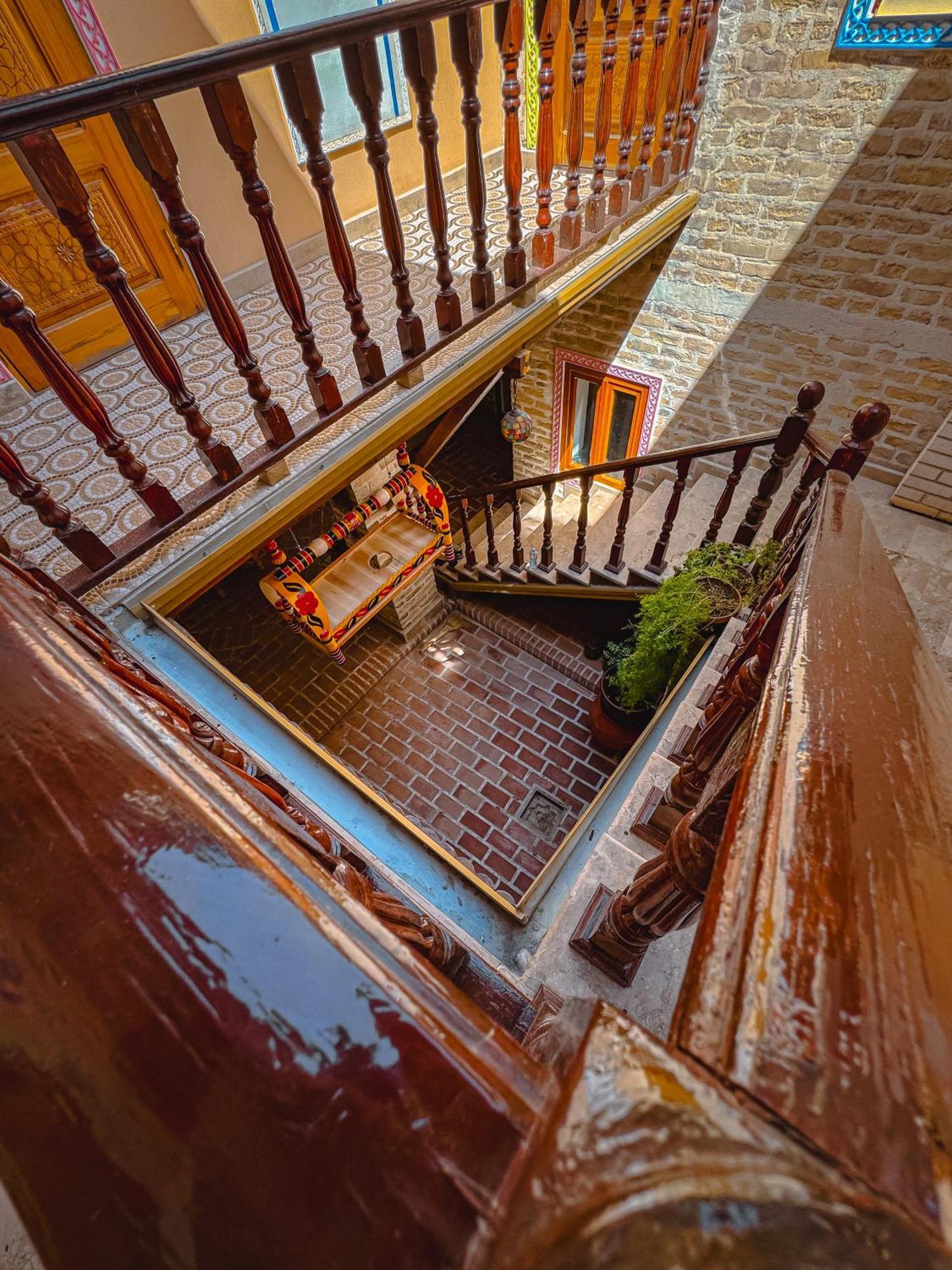 בוקורו Old Gate Family Guest House מראה חיצוני תמונה
