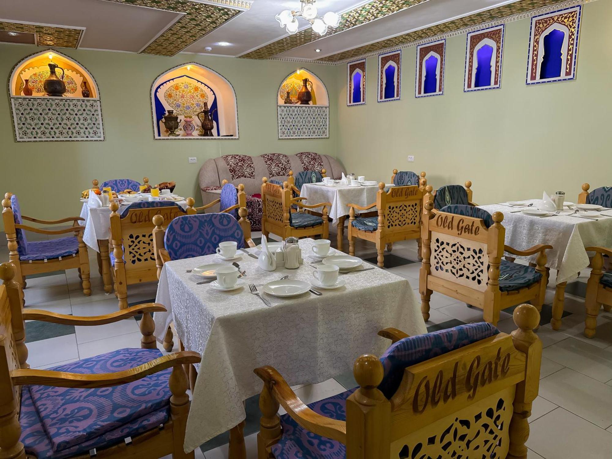 בוקורו Old Gate Family Guest House מראה חיצוני תמונה