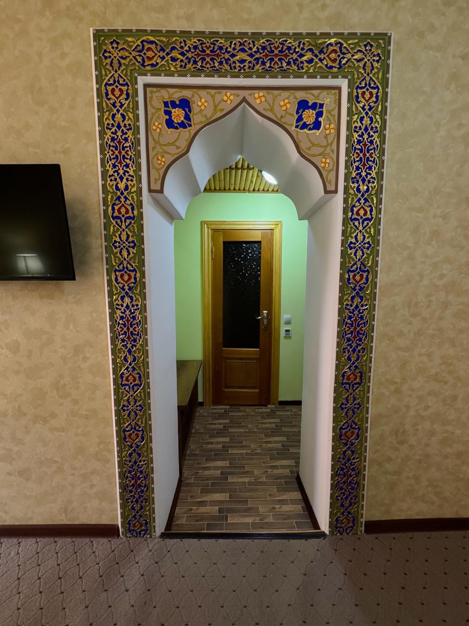 בוקורו Old Gate Family Guest House מראה חיצוני תמונה