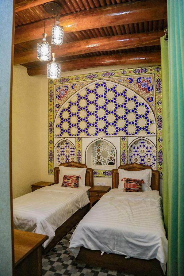 בוקורו Old Gate Family Guest House מראה חיצוני תמונה
