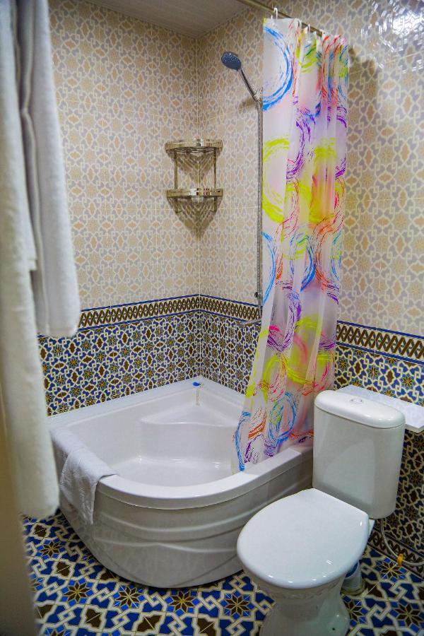 בוקורו Old Gate Family Guest House מראה חיצוני תמונה